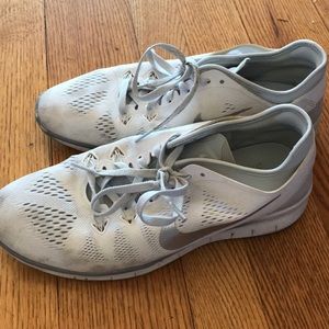 White nike free 5.0, 9.5